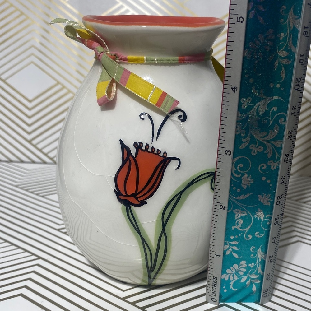 Starbucks Floral White Ceramic Vase with tulips - Picture 6 of 8